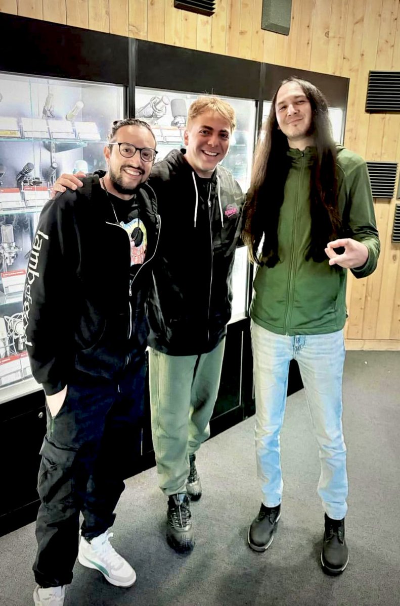 AmorTotalPeru's tweet photo. Arrancamos en el Guitar Center como siempre. 🤟🏻😄
#CristianCastro #laesfinge #guitarcenter #AmorTotalPerú #México https://t.co/E6RRjWQzDz