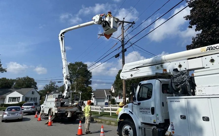 National Grid is not reimbursing residents for damage from the Jan. 11 outage — saying a fallen tree caused the surge. Several claims have been denied. 
🔗 andovermanews.com/national-grid-…
#AndoverMA #NationalGrid