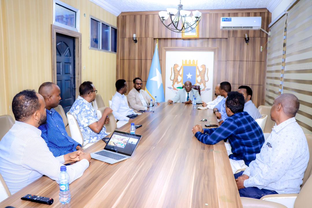 The Minister of Information <a href="/DaudAweis/">Daud Aweis</a> held a meeting today with members of the Somali Tourism Association. They focused strategies to develop the country’s tourism sector to boost economic growth &amp; enhance Somalia’s global reputation. The Minister praised #SOMTA for its efforts.