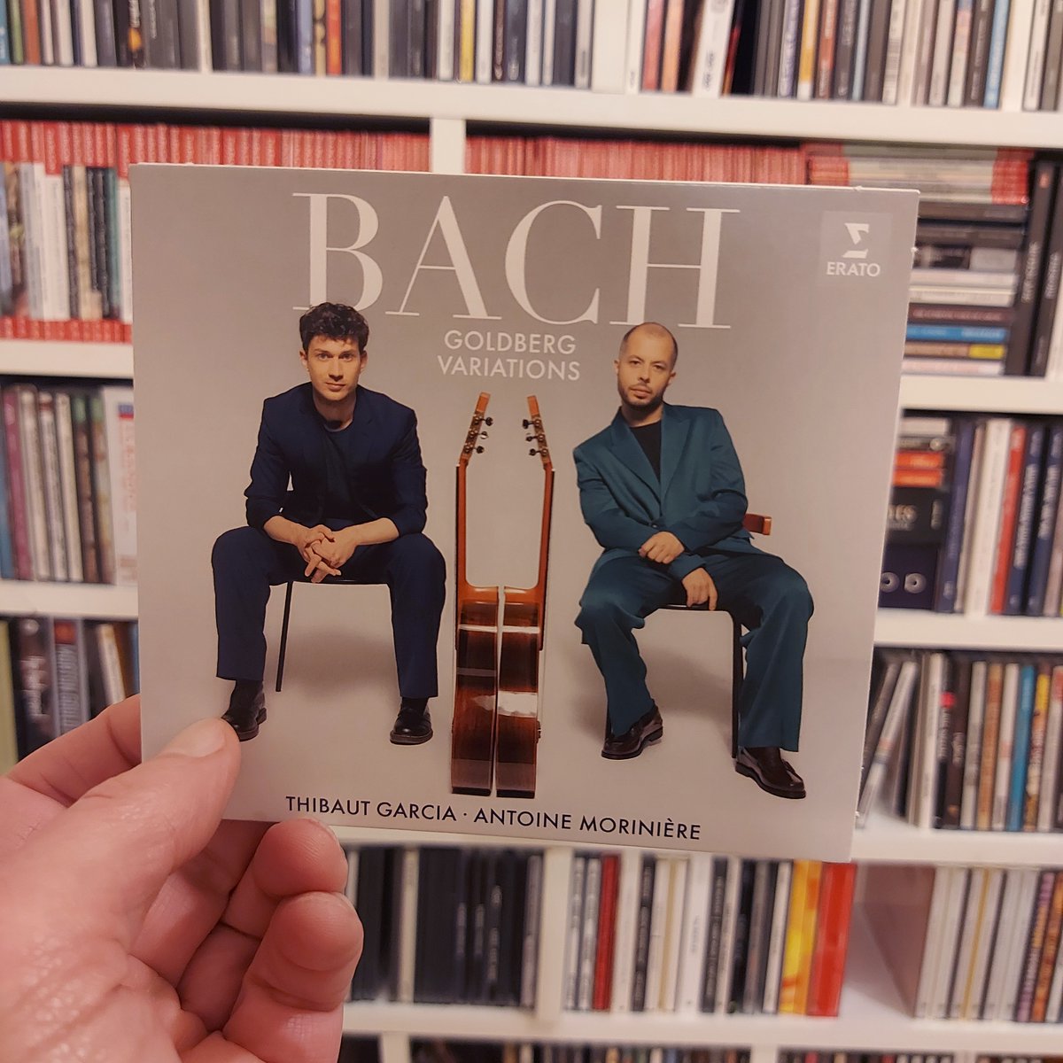 gilles_rettel's tweet photo. Dernier achat hier #cdaudio. Pourquoi acheter alors que je peux l'écouter en ligne ? Parce que j'enrichis mon expérience sensible et que je soutiens les artistes. Et c'est magnifique. 😊 #musique #jsbach https://t.co/uL85nR0sQD