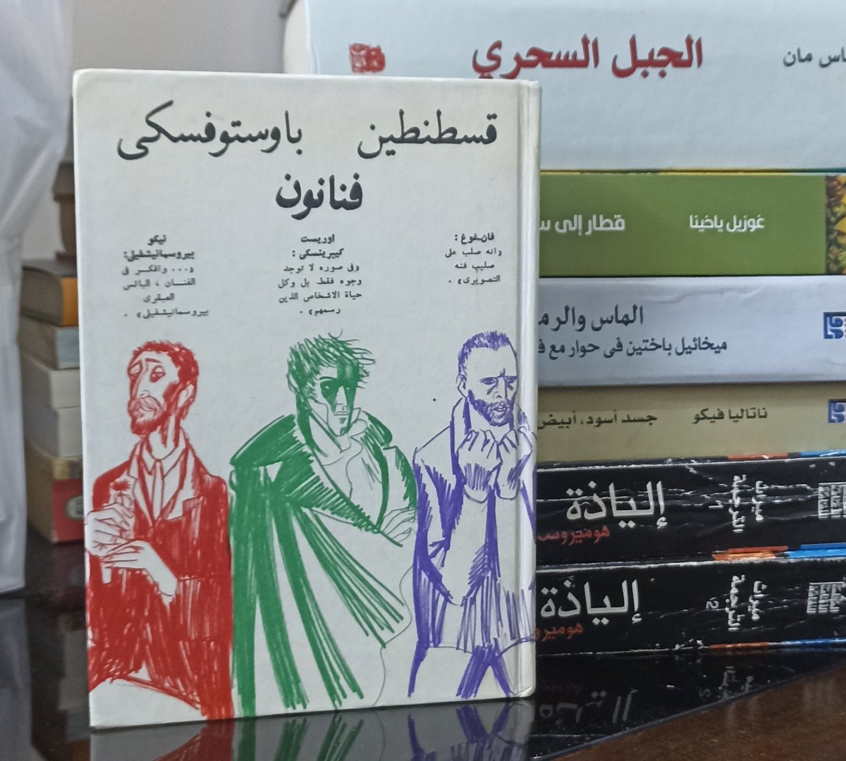 سافر الرسام ليفيتان مع الرسامة كوفشينيكوفا إلى الفولغا،وكتب تشيخوف قصته"القفازة"والتي على إثرها انقطعت علاقة الرسام بتشيخوف ولم يستطع ليفيتان حتى آخر حياته أن يغفر لنشيخوف هذه القصة. 
-باوستوفسكي 
من لديه المجموعة القصصة لتشيخوف، طبعة الرافدين ، لا يبخل علينا بتصوير هذه القصة!