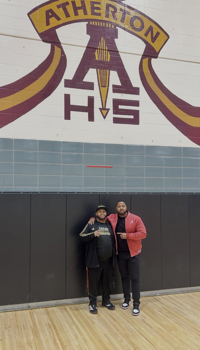 CoachNinoDBE323's tweet photo. Appreciate @CoachMoLinguist @AlabamaFTBL stopping by this morning checking in on our student athletes. @AthertonFootbal
#BigAFactory #KnowAGuyWhenYouSeeOne https://t.co/fIpciOFwry