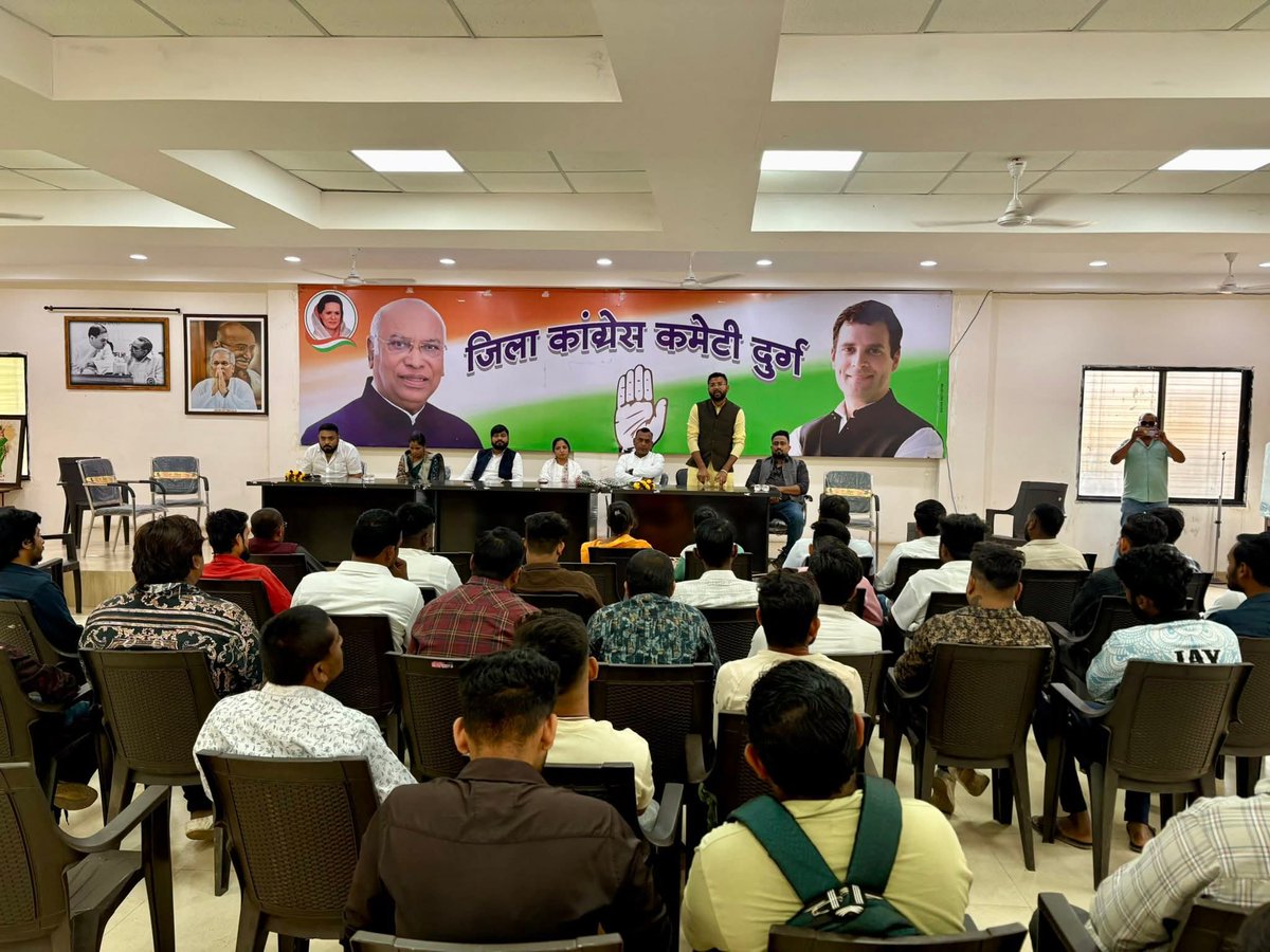 Deepankar_IYC's tweet photo. जिला युवा कांग्रेस दुर्ग ग्रामीण की विस्तारित बैठक आज राजीव भवन दुर्ग में आयोजित हुई जिसमें नवनियुक्त प्रभारी आस मोहम्मद जी,सह-प्रभारी इंदु वर्मा जी,विशेष रूप से उस्थित हुए।।

@AkashSharmaINC @amit1pathania @IYCChhattisgarh @JayantINC https://t.co/5kX5yZwe2c