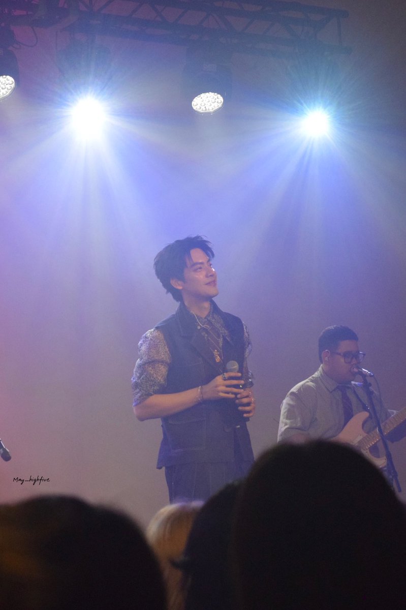 mayySbfive's tweet photo. You shine so bright on stage✨💙
#TaeDarvid
#GardenBackConcert https://t.co/XJp5wPNE19