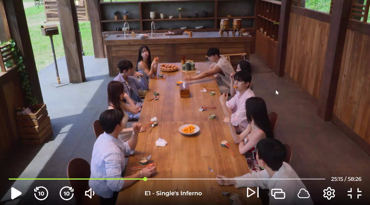 exobuttplug's tweet photo. did the budget go down or smth? why r they eating tuna with a singular carrot among them…. #singlesinferno5 https://t.co/6rRm9YpyuE