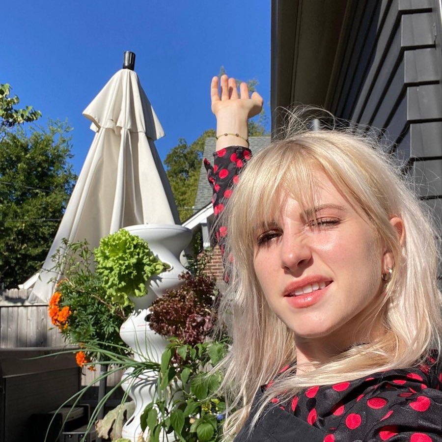 lilymizbiz's tweet image. sunshine in human form in the sunshine