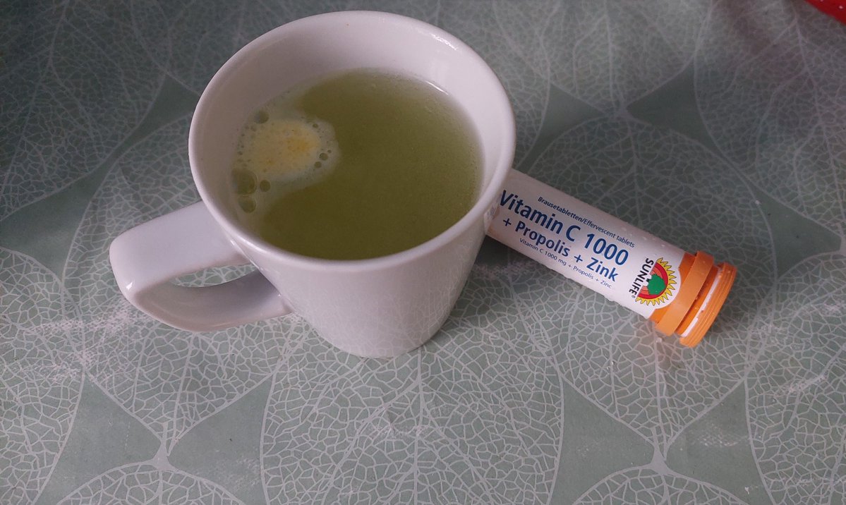 я: давай таблетка-шипучка, дай мені сили
таблетка-шипучка: виливається з чашки на стіл підлогу крісло рукав