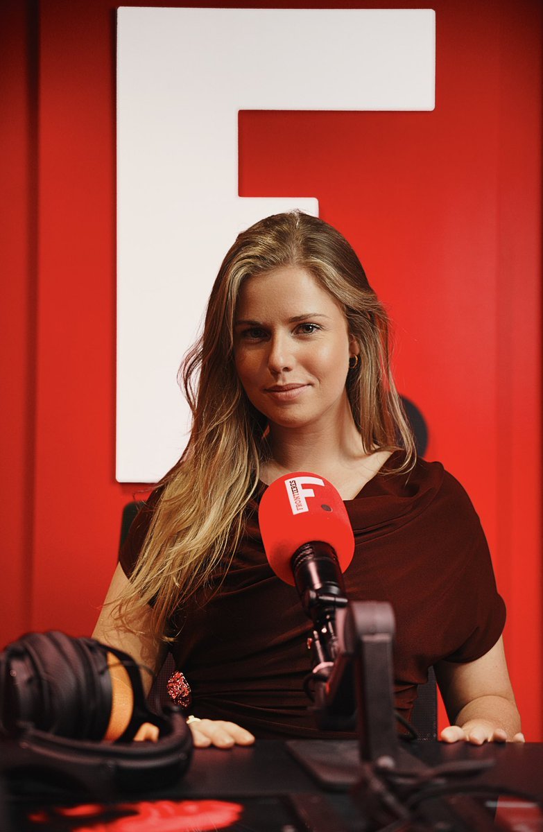 AlertesInfos's tweet image. 🚨🇫🇷 FLASH | Le nouveau visage du média d’extrême droite Frontières, Louise Morice, s’est fiancée avec un collectionneur d’objets liés au IIIe Reich. (StreetPress)