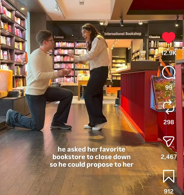 hexqueenn's tweet image. “he asked her favourite bookstore to close down so he could propose to her.” 

HELLO?? ME WHEN 😭😭