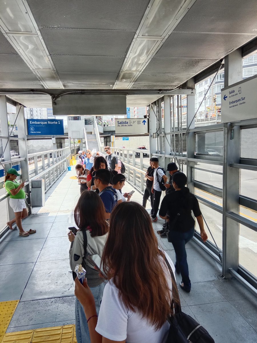 .<a href="/ATU_GobPeru/">Autoridad de Transporte Urbano</a> Hace 40 minutos no pasa la ruta C en dirección sur-norte, hay personas adulto-mayores con bastón afectadas por este maltrato