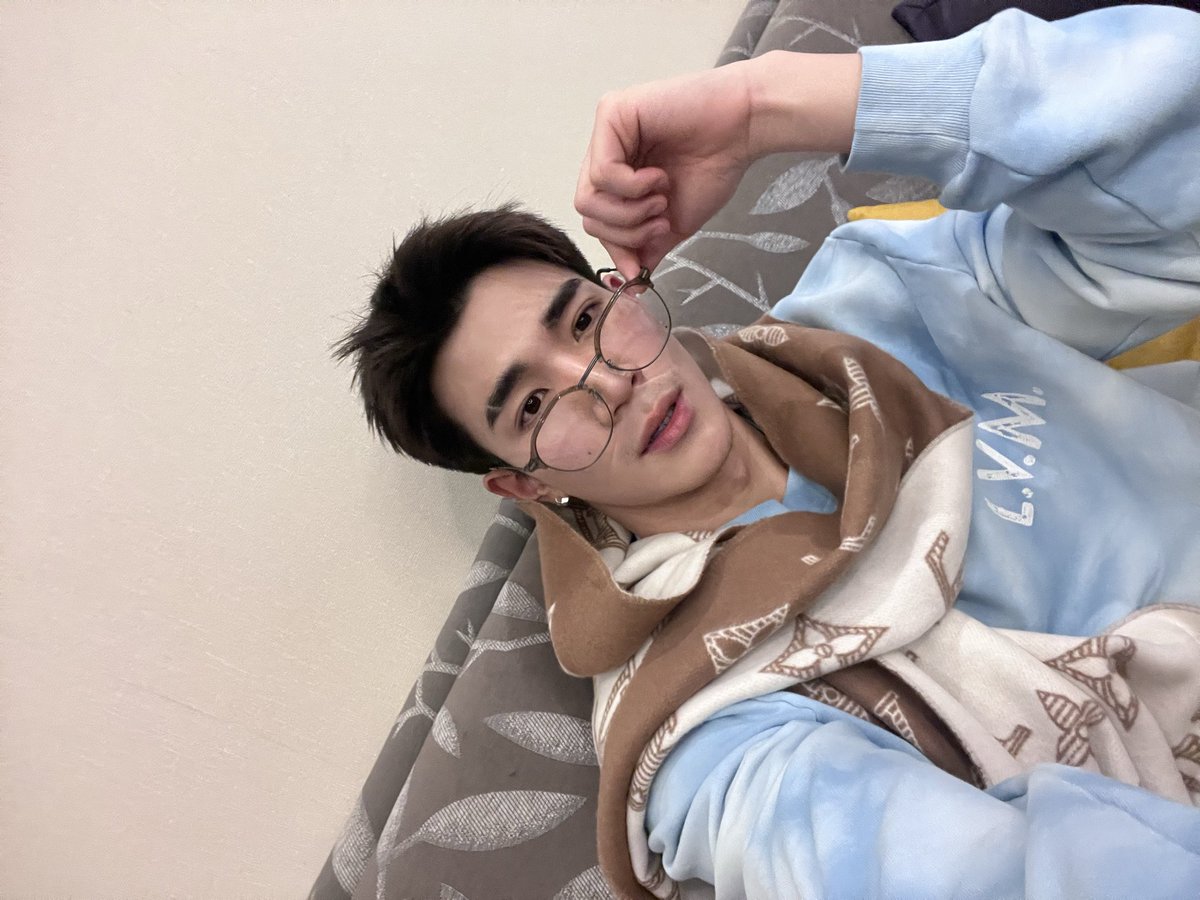 คืนนี้จะมาลุคไหนคับ
FOURTH LV FRONT ROW PFW26 

#LVMENFW26xFOURTH  
#LVMenFW26 #LouisVuitton 
#Fourthnattawat #โฟร์ทณัฐวรรธน์