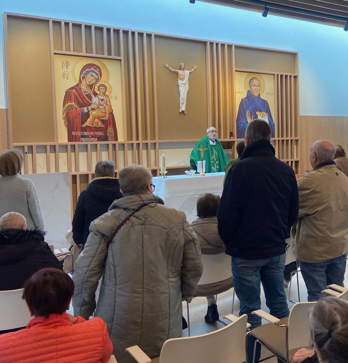 MenniNavarra's tweet photo. ✨ Un nuevo espacio para el encuentro y la esperanza ✨

Ayer inauguramos la capilla del nuevo edificio de Fundación Hospitalarias Navarra 🙏

Un espacio moderno y funcional para el recogimiento, la gratitud y la esperanza. https://t.co/hmsizEIWwG