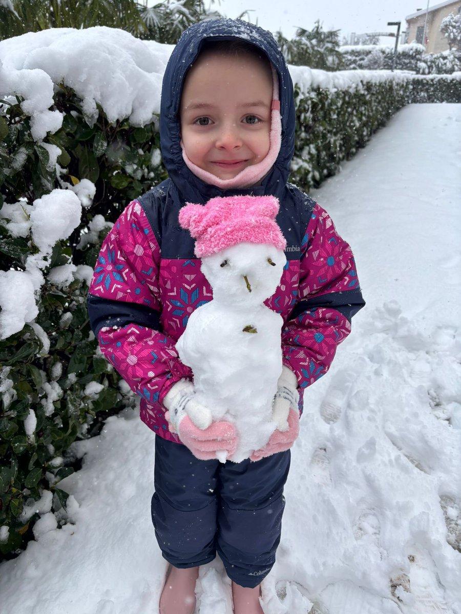 populicc's tweet photo. Bir çocuğun yaptığı kardan çocuk. https://t.co/Sh1qkhUI2T