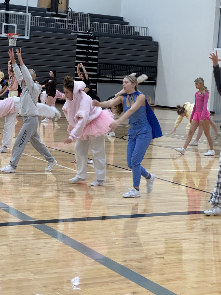 LSBCheer's tweet image. Favorite Color Day at practice #GoGrizzGo #ClawsOut