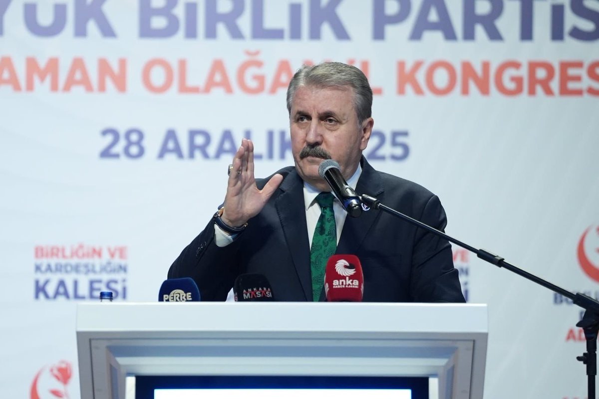 BBP lideri Mustafa Destici’den “Kanımızın son damlasına kadar Rojava’yı savunacağız.” diyen DEM Mersin Milletvekili Perihan Koca’ya:

“Sözde, Mersin Milletvekili, maaşı ve bütün sosyal hakları Türkiye’den, Türkiye Cumhuriyeti Kimliği ve Türk Pasaport’u taşıyor ama olmayan kanının