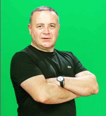 Reapareció en el aire de Radio Provincia. En épocas de mucha licencia por vacaciones, <a href="/GrassoWalter/">Walter Grasso</a> dejó la producción del Deportivo 1270 y se sentó frente al micrófono. Según trascendió del entorno del periodista: "Lo vamos a convencer para que siga al aire, es indispensable"