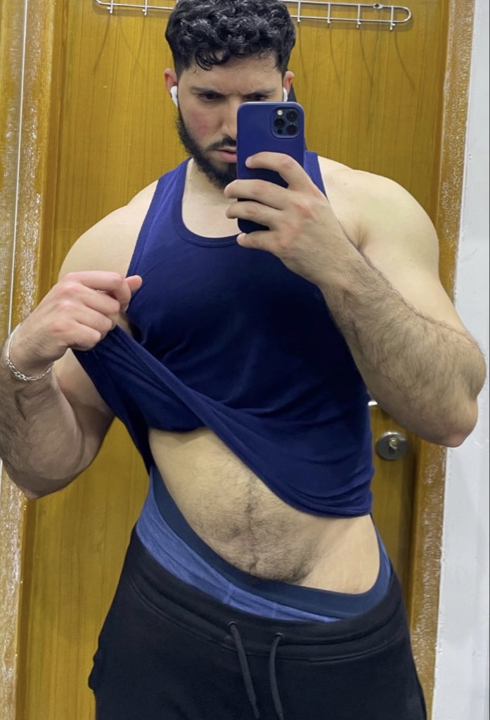 Nessfterdark's tweet image. Need to trim (my beard)