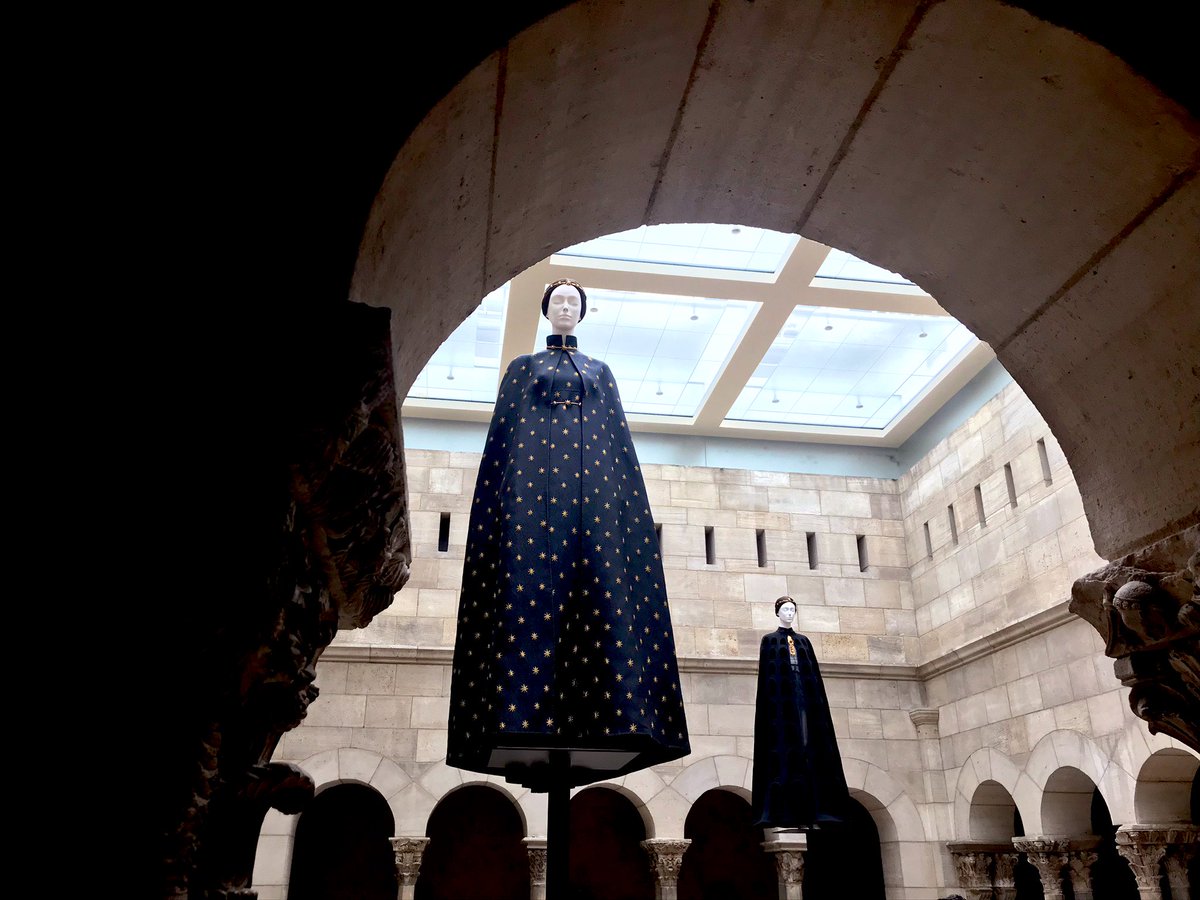 patsyclimate's tweet image. Back in 2018 I journeys to the Met Cloisters just to see some Valentino Haute Couture #ripvalentino