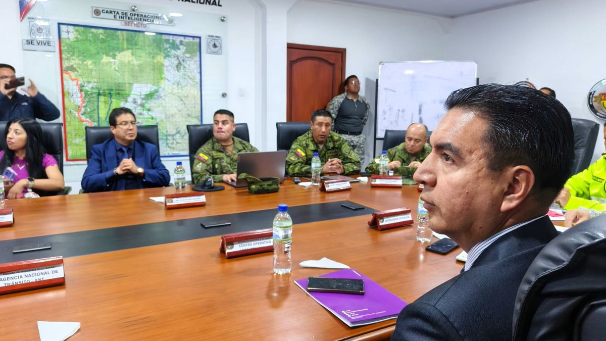 ecu911Ibarra's tweet photo. #Tulcán | El Jefe Local del @ECU911_  @dhtarupi participó en la Mesa de Seguridad Provincial, convocada por @GoberCarchi, en la Brigada de Infantería N._31 Andes . 

En la cita, presidida por el  Gobernador @borjabyron987, participan varias autoridades del Estado y exponen el trabajo realizado en territorio. 

#LíneaÚnicaParaEmergencias 9️⃣1️⃣1️⃣.
