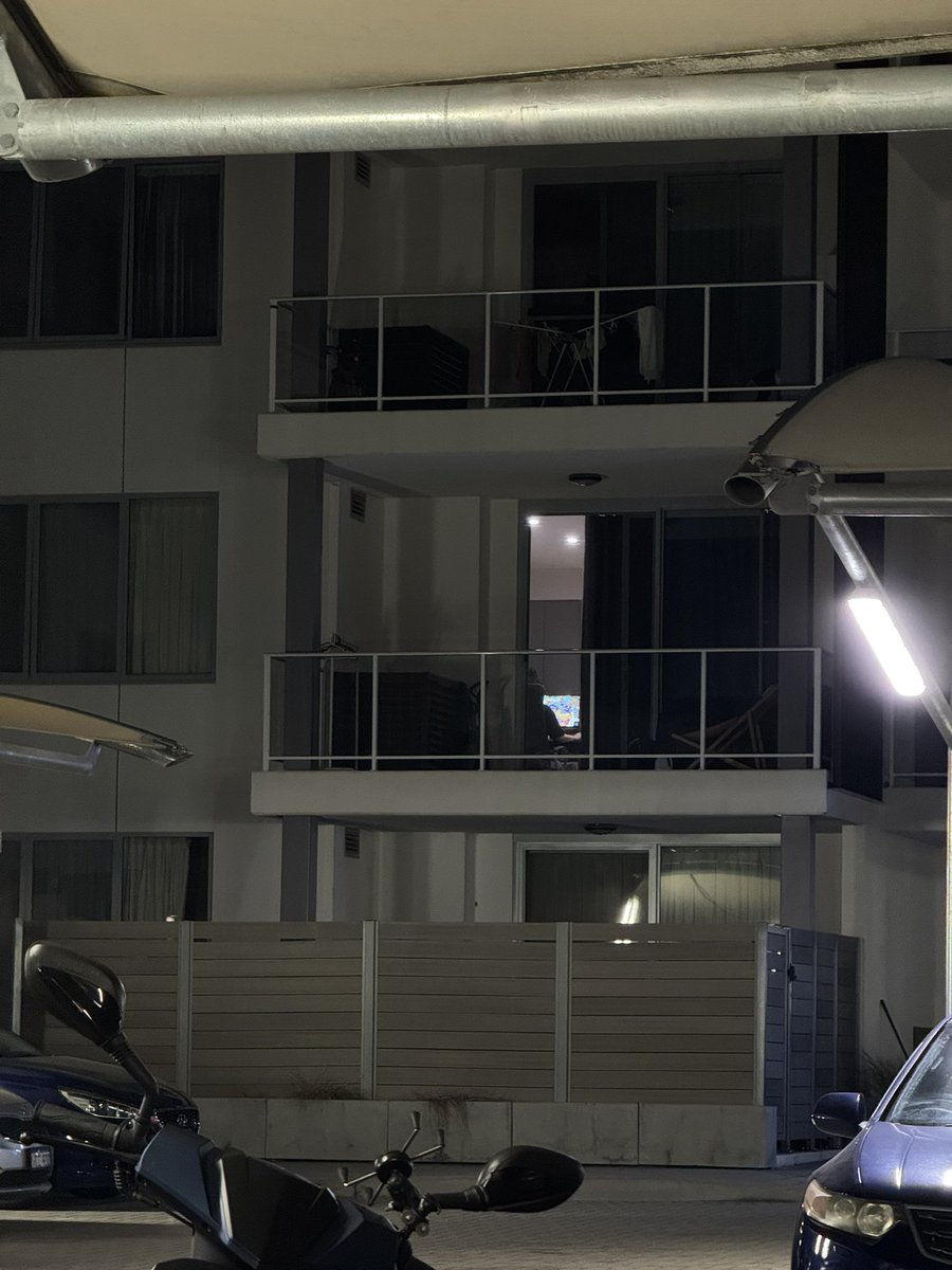 couldntknow's tweet image. هذا اتوقع ٩٠٪ من حياته عباره عن LOL 
طلعت من دوامه ٢ الظهر كان يلعب 
الحين طالع الجيم 1 الليل وهو باقي يلعب