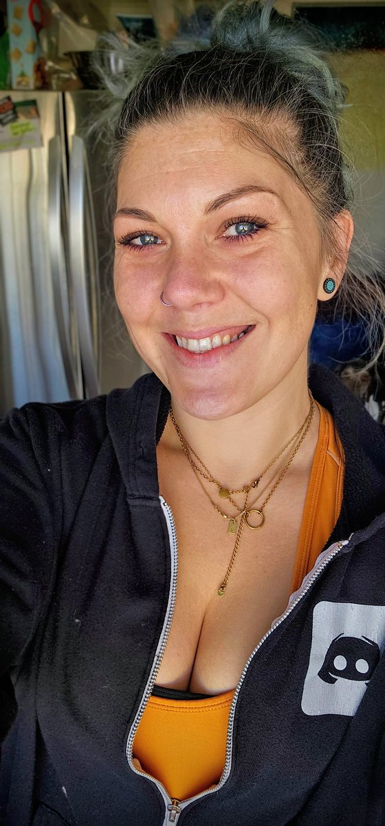 LIVE

Let's create something with <a href="/BethFreemanArt/">Beth Gonzalez</a> and <a href="/3llebelle/">✨3llebelle ✨</a> ffs 

Ttv// ClassyKatie