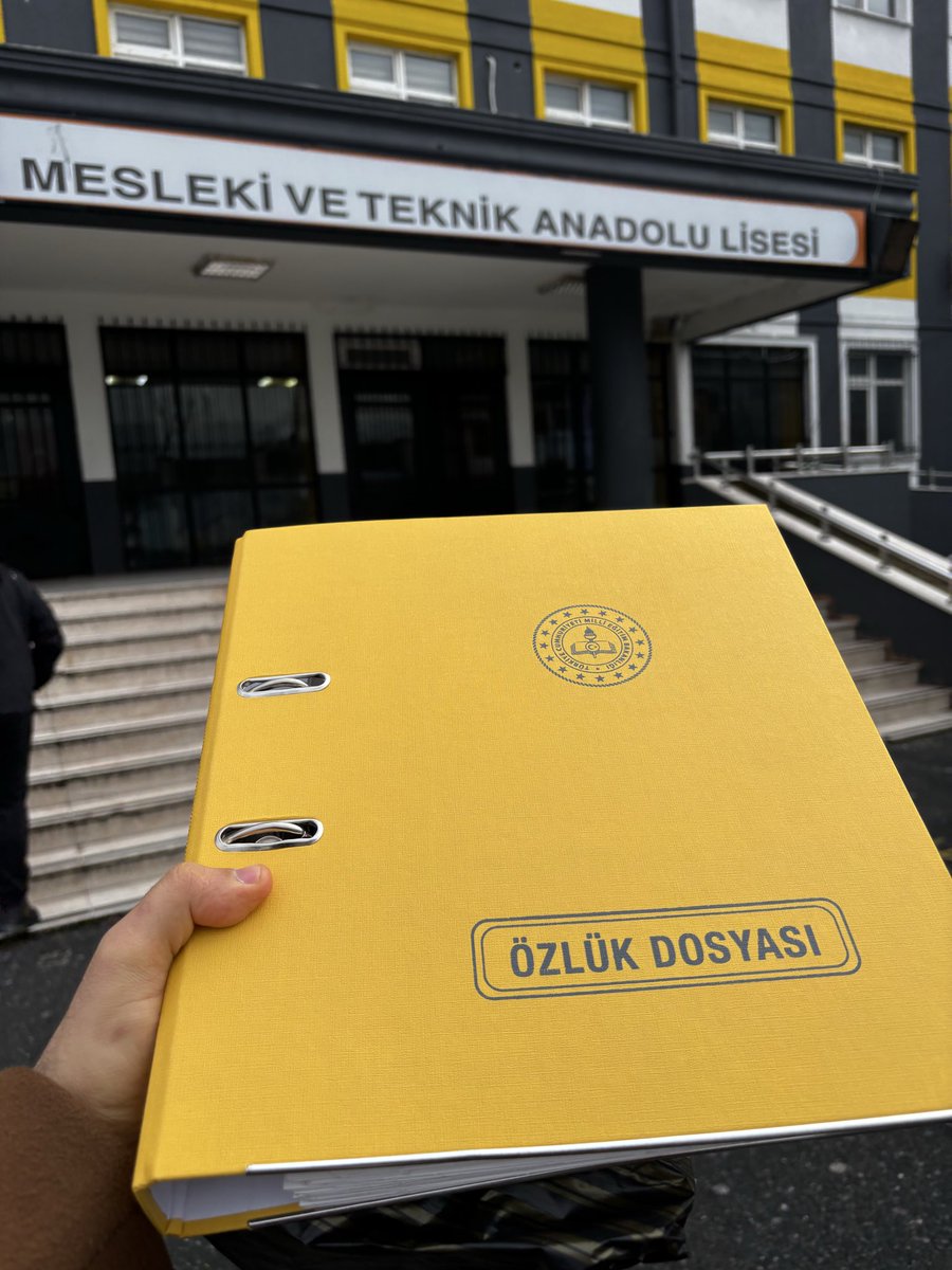 canolojii's tweet photo. Arka fonda sevda duyarmış ona seslenirsen fonu ile bir hayal gerçekleşti diyebiliriz. Bioya MEB yazılsın✅ https://t.co/kCdsUg0UVf