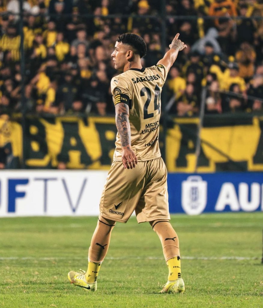 “La hinchada en el Viera está muy cerca y se hace sentir. No había jugado con ese ambiente. Eso te contagia, te transmite euforia y te dejas llevar. Te dan ganas de trancar con la cabeza y en mi roja me apuré”.

Santiago Benítez jugador de <a href="/OficialCAP/">PEÑAROL</a>