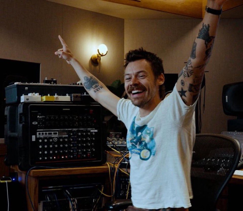 hsdisco's tweet image. DEPOIS DE 4 ANOS SEM OUVIR NADA DE NOVO, FINALMENTE O HARRY HISTÓRIA FAZENDO HISTORIA DE NOVO 

SEJA BEM VINDO APERTURE