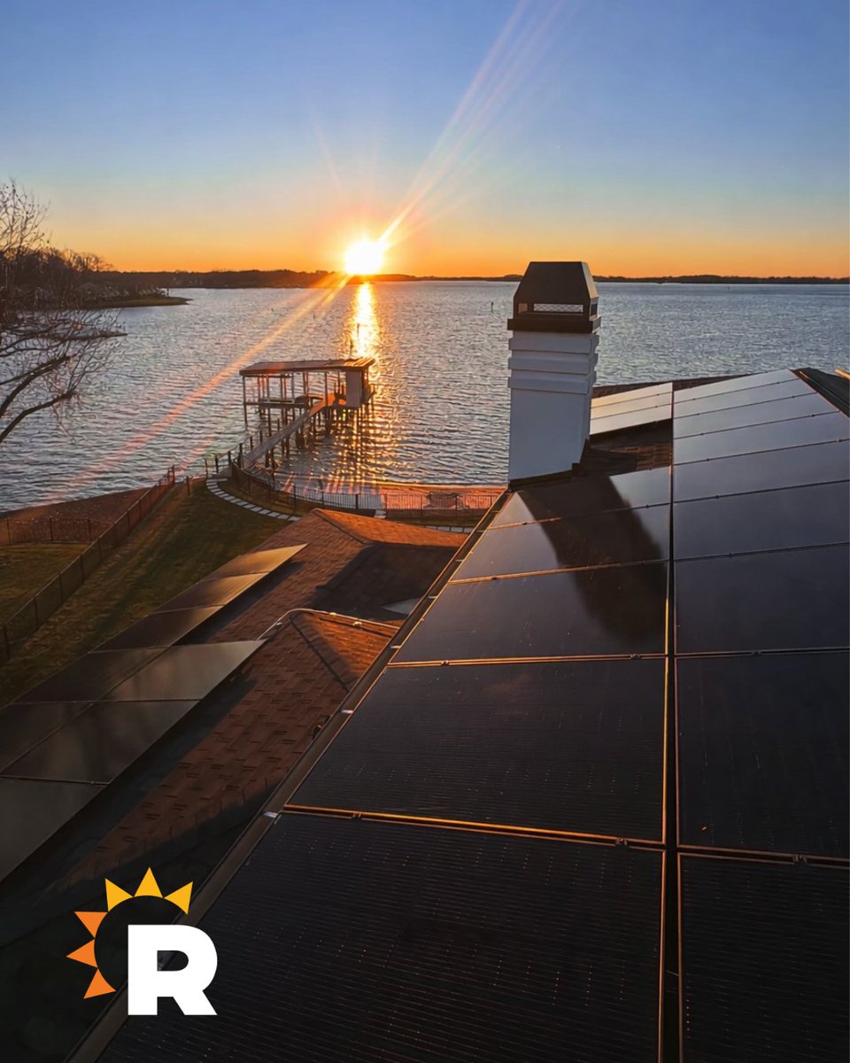 solarcarolinas's tweet image. Turning sunlight into usable power, from morning to sunset. ☀️⚡

#sustainability #solarsystem #solarpanelsystem