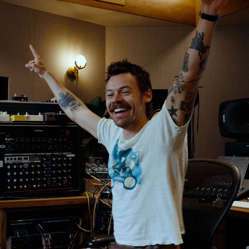 🚨 VEM AÍ! Harry Styles anuncia seu novo single, “Aperture”, para o dia 23 de janeiro.