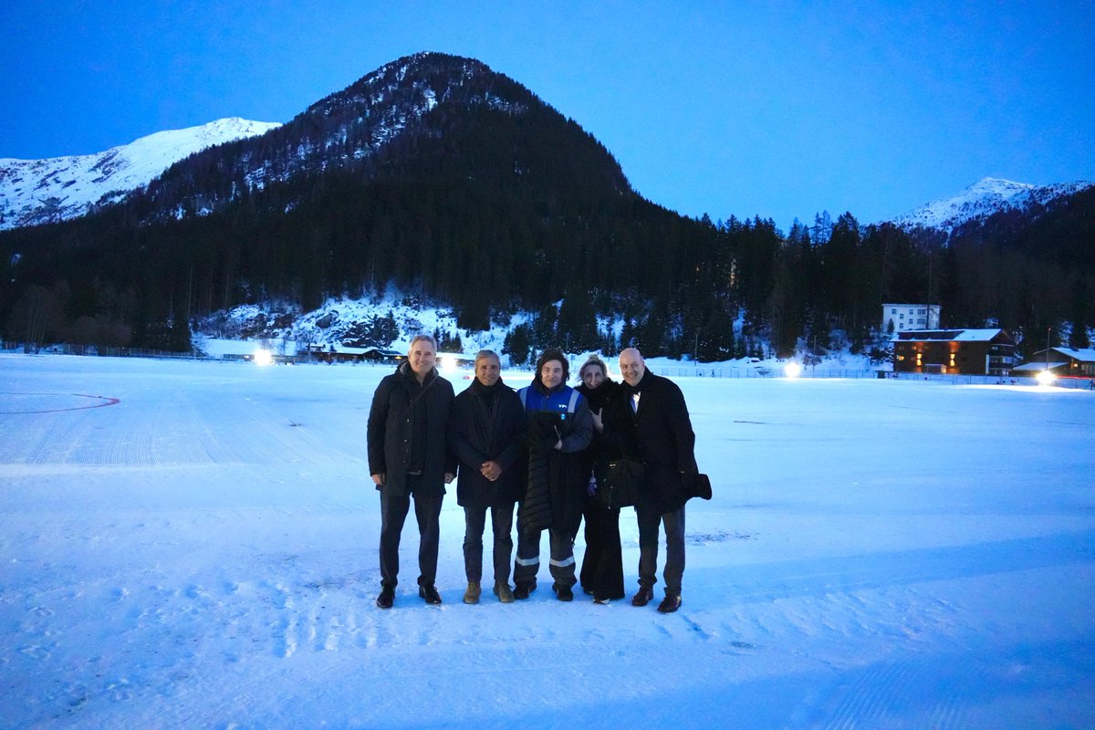 JMilei's tweet image. Llegamos a Davos...
VLLC!