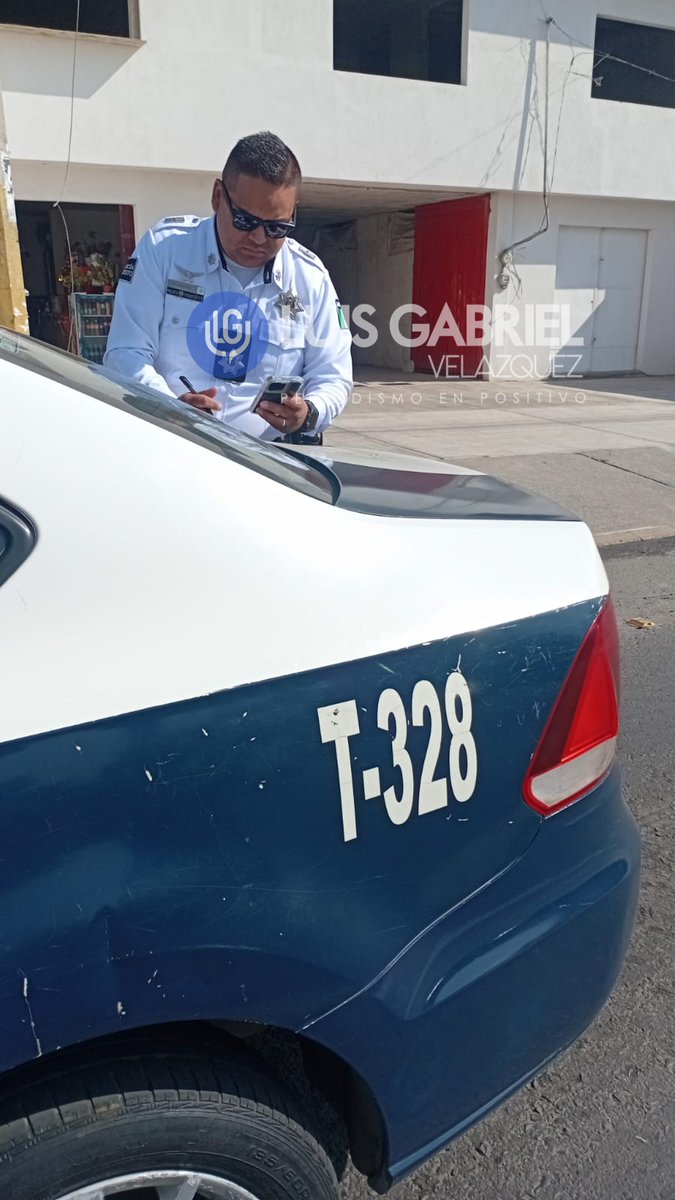 soyluisgabriel1's tweet image. 😡📢 ¡Abuso de autoridad en Cholula!

Conductor acusa que policías lo multaron pese a mostrar licencia vigente del #Edomex, con el argumento de que “no era la correcta”. 🙄
@TonantzinFdz @GobiernoCholula 

📲 Síguenos en @atiemponot.