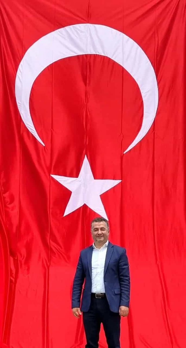 Biz doğuştan âşığız şanlı bayrağa,
Vurgunuz biz ayla yıldıza
Bir ölürüz, bin doğarız; sen tasalanma
El değmesin yurduma

#Türkiye #TürkBayrağı #Suriye #Nusaybin #Albayrak