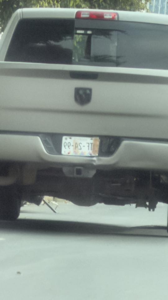 Esto es ahorita en Ecatepec, colonia chamizal, están extorsionando a un muchacho de una motoneta le están pidiendo $30 mil.

Pesos por su placa de circulación.