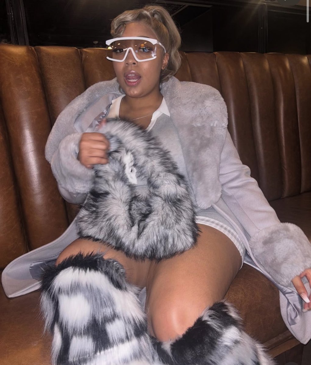 _thatbad1's tweet image. If I was you, I’d be wishing I was me . . . just look at the product. everything TEA 💅🏽