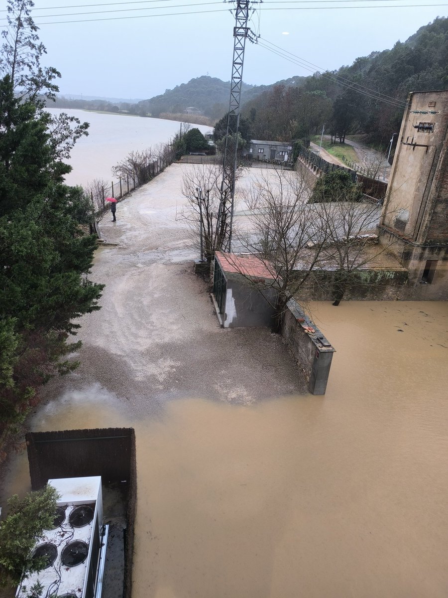 sergiclava's tweet photo. Doncs tanquem la #llevantada a #paloldonyar a #quart amb 121 litres caiguts avui i un total, sumant els tres dies des de diumenge, de 207,7 l/m2. Tornarem a la calma després d'un dia molt intens!! #meteo @AjQuart @guillemrecasens @martiserra72 https://t.co/AktPBnD14n