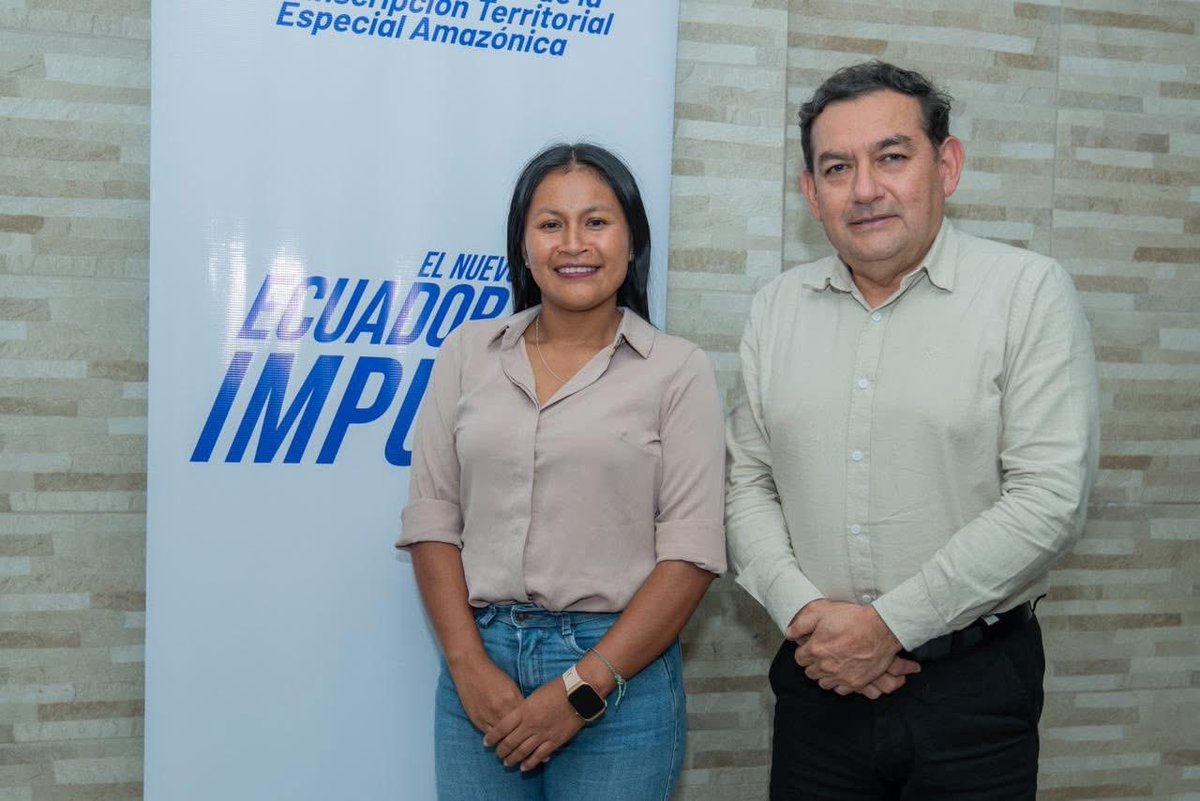 OswaldoVal14's tweet image. 🤝 Oswaldo Valverde, delegado del presidente Daniel Noboa  Azin ante el Consejo de Planificación Amazónica, mantuvo una reunión de trabajo con Alexandra Ananga, presidenta de la parroquia Arapicos, con el objetivo de coordinar acciones conjuntas que generen beneficios reales para…