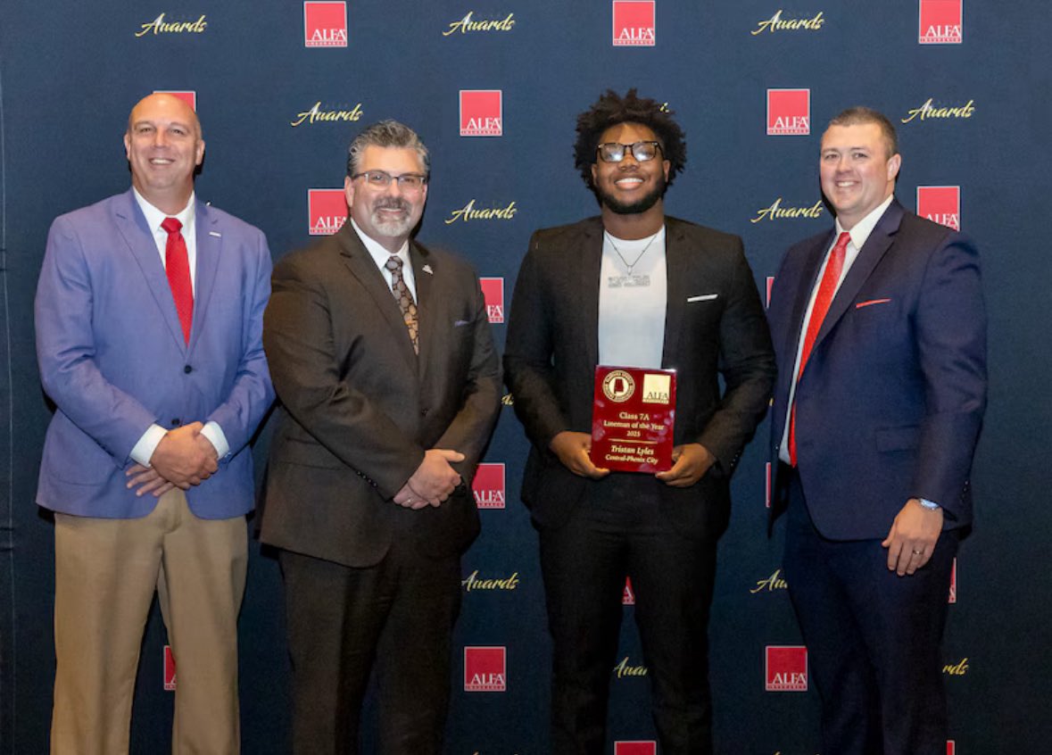 JaxStateFB's tweet image. Class 7A Lineman of the Year from the Alabama Sports Writers Association, Tristan Lyles‼️

#EmbraceTheGrind | #AKC