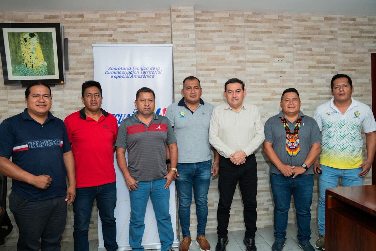 OswaldoVal14's tweet image. 🤝 Oswaldo Valverde, delegado del presidente @DanielNoboaOk ante el Consejo de Planificación Amazónico, mantuvo una reunión de trabajo con el presidente de FEDELIBAP, el Lcdo. Ángel Shikil y representantes de las ligas parroquiales, con el objetivo de coordinar acciones que…