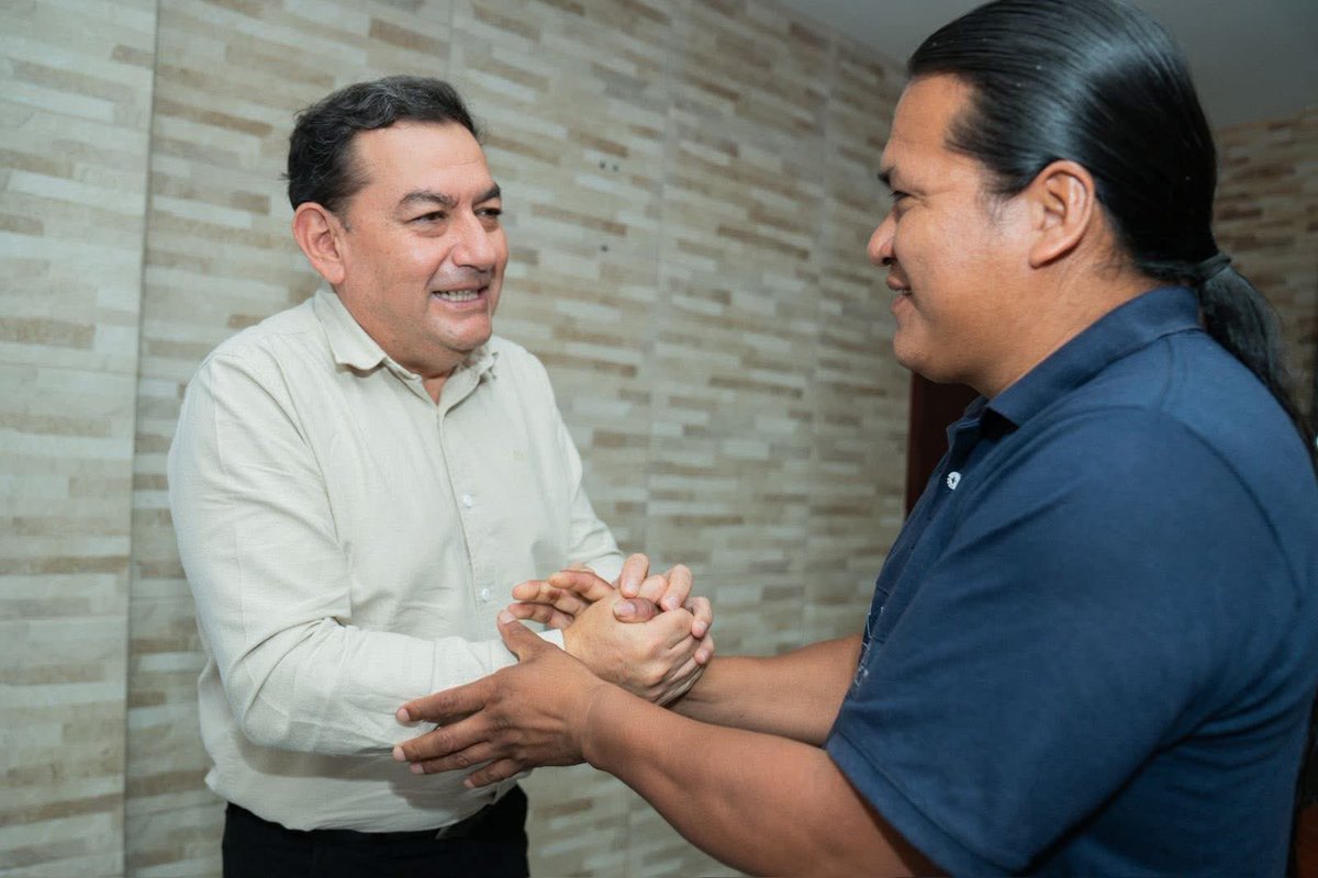 OswaldoVal14's tweet image. 🤝 Oswaldo Valverde, delegado del presidente @DanielNoboaOk ante el Consejo de Planificación Amazónico, mantuvo una reunión de trabajo con el presidente de FEDELIBAP, el Lcdo. Ángel Shikil y representantes de las ligas parroquiales, con el objetivo de coordinar acciones que…