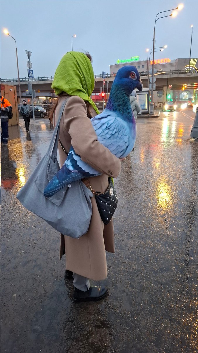 Женщина с голубем
