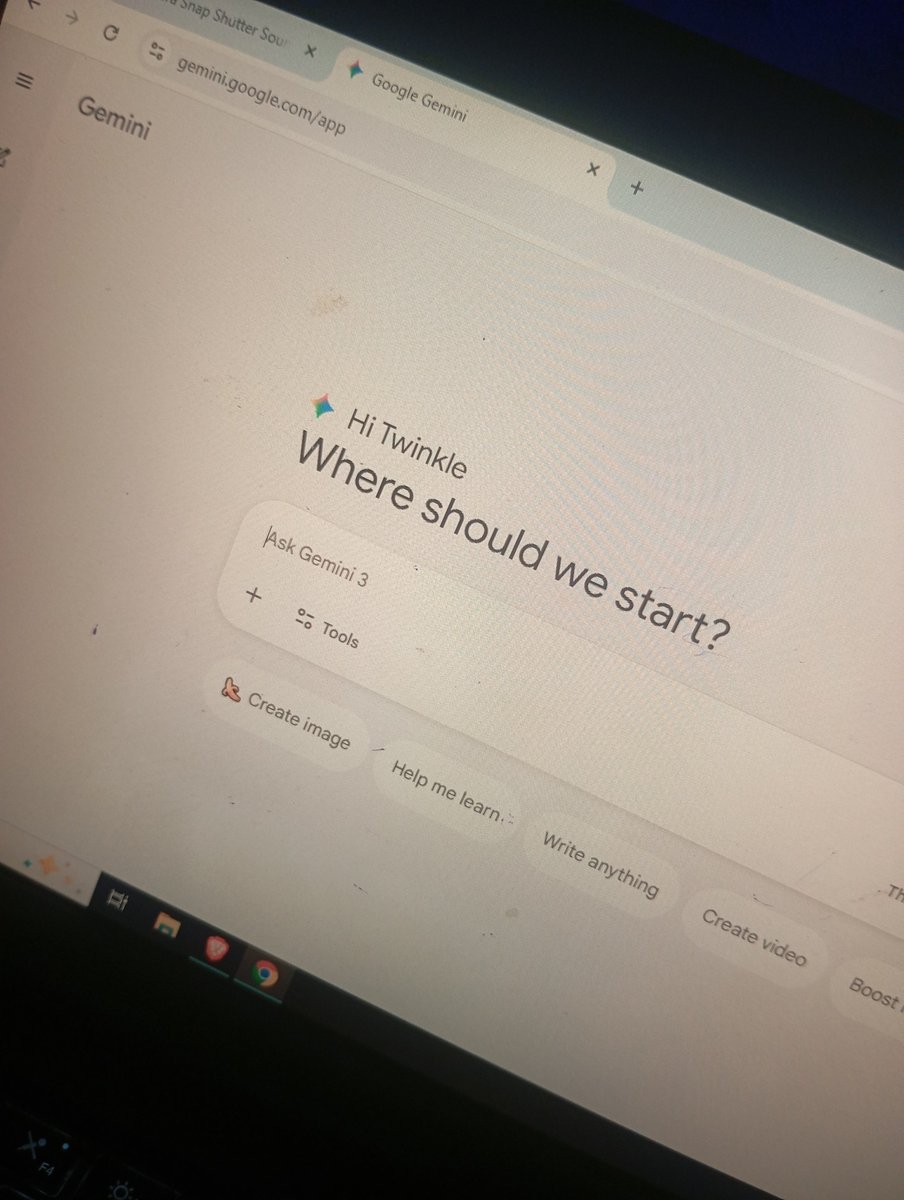 See you, you want to get your channel monetized but you're already preparing your bed to sleep 😂.
Don't be a dodoyo 
Open that phone, open that laptop and start cooking that banger content. 
May we all win 
Last man standing 🫣💪