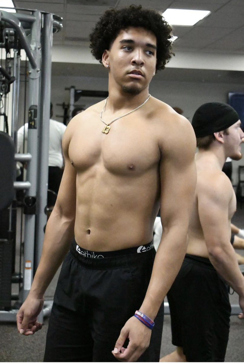 Xavier Buckles (6’4 JUCO QB) tweet media