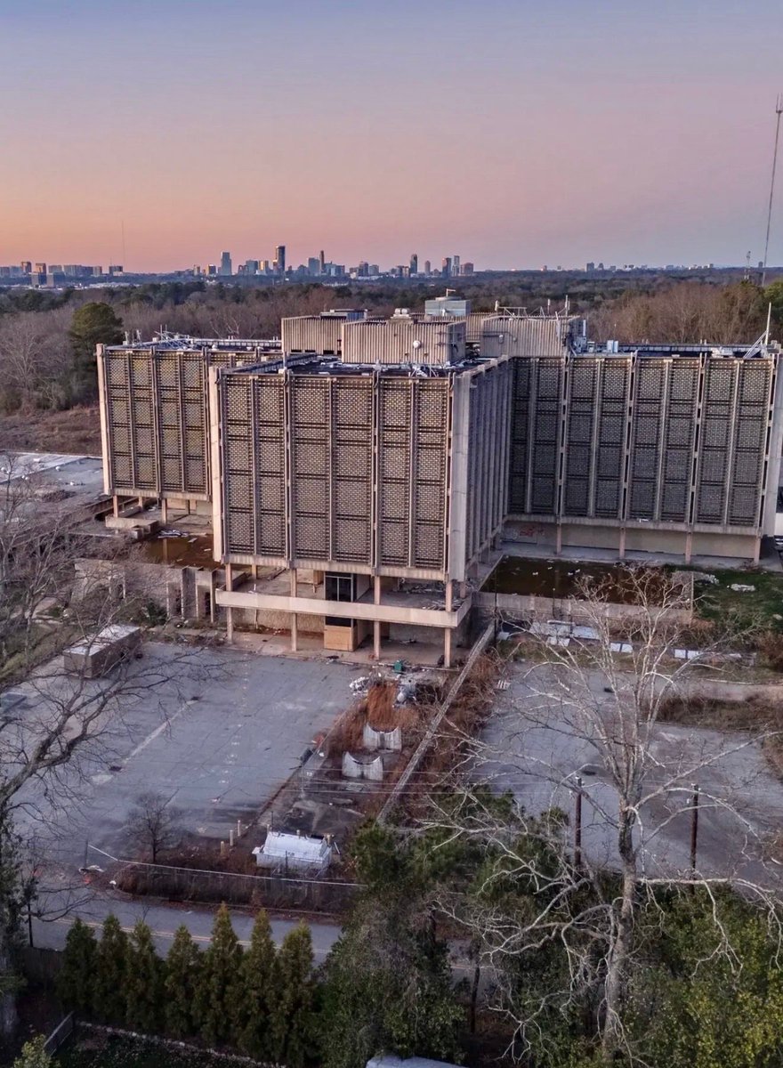 StrangerNews11's tweet image. They’re both being demolished 💔😭