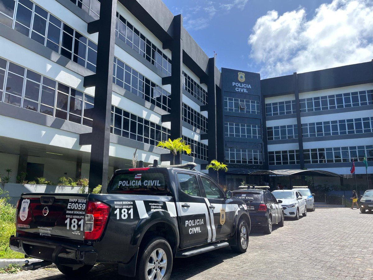 Está preso o terceiro suspeito de matar o capitão PM Osniésio Salomão. Sem nome divulgado, ele pilotou uma motocicleta usada para cometer a tentativa de assalto impedida pelo oficial, segundo a Polícia Civil. Caso aconteceu na Avenida Contorno, em Salvador, na quinta. Caso