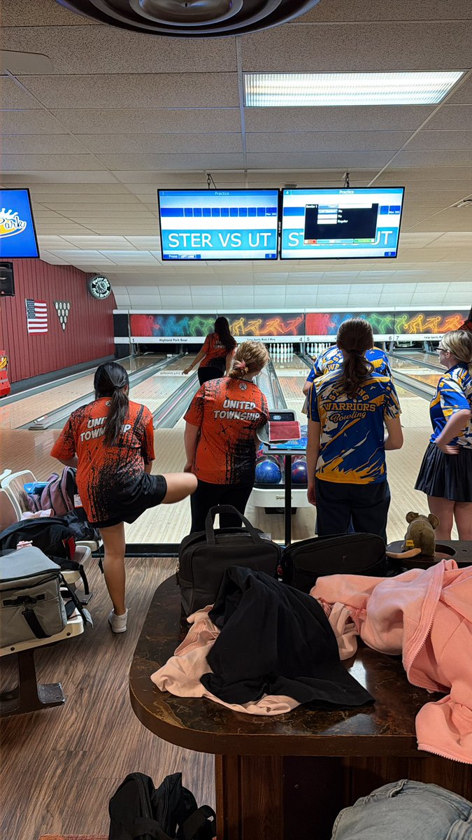 UTHSATHLETICS's tweet image. Meet night!!!   UT vs.  Sterling.