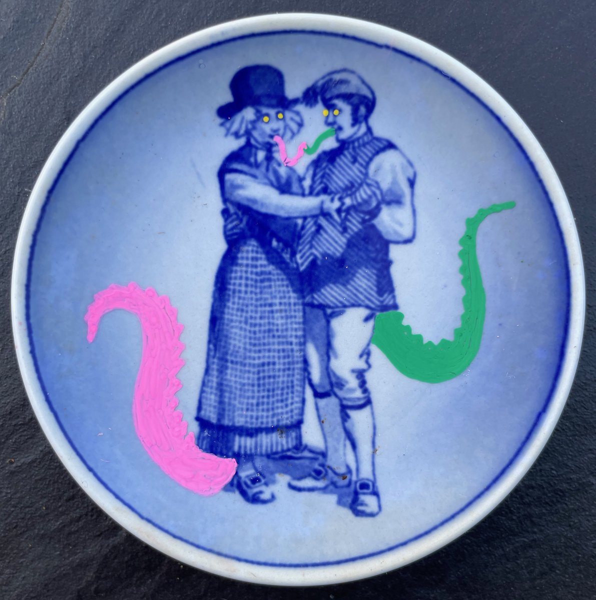 bMossmanProd's tweet image. More painting on vintage, thrift shop plates for the wee instagram.com/littlefreeartg… gallery!   And for any folks who wish to send YOUR sweet, small creations to the wee gallery through the post, the address is in the  profile! #bmossman #bradmossman #littlefreeartgallery #posca