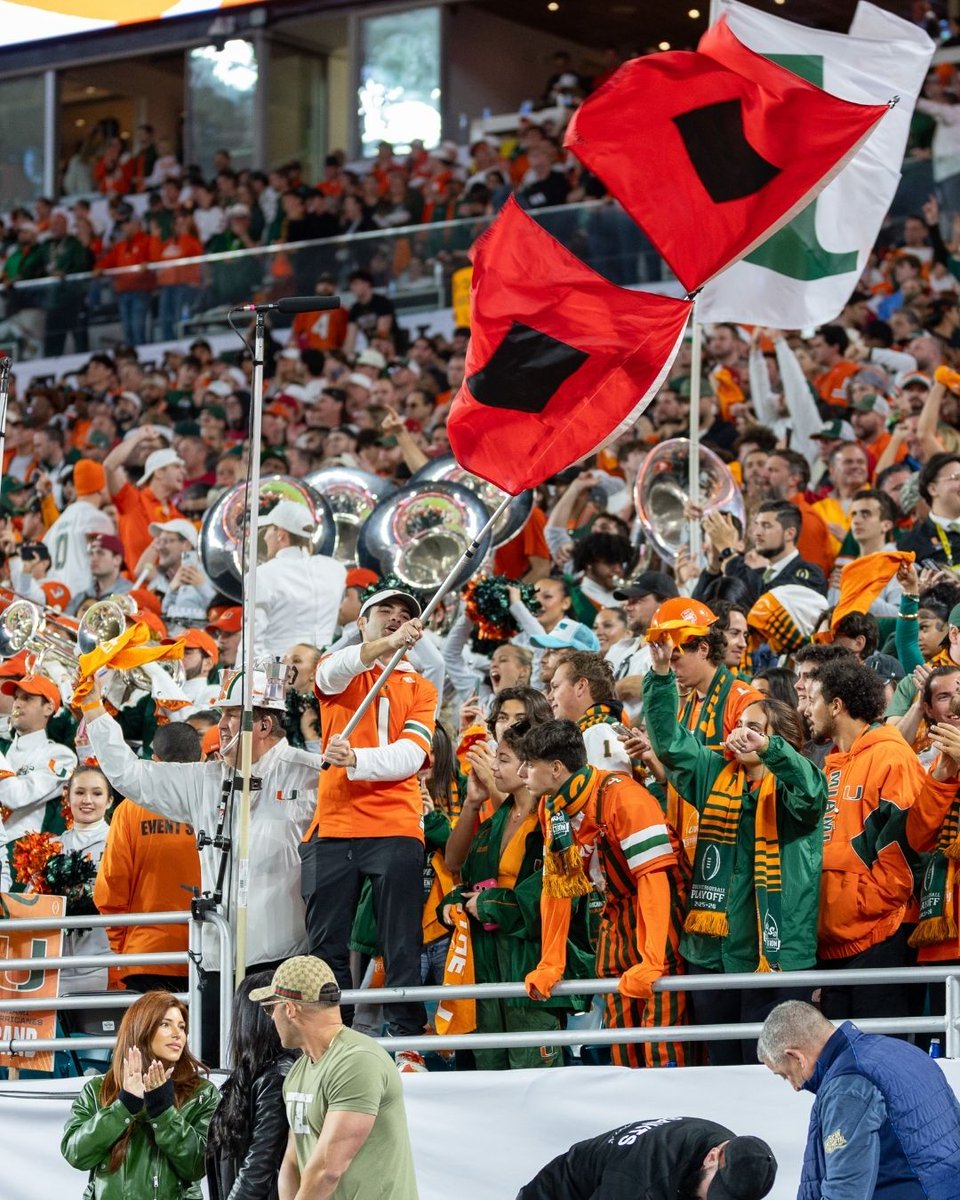 univmiami's tweet image. Thank you, Canes family for supporting @CanesFootball during this historic run. See you back next season. 🙌