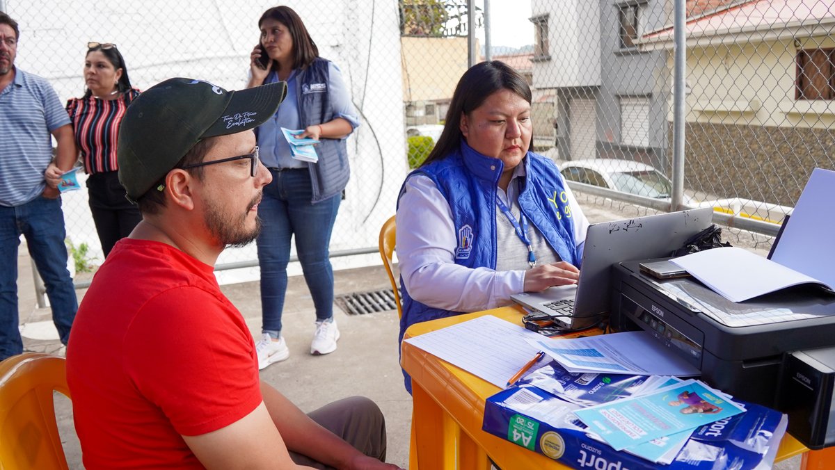 #IESSenTuBarrio acerca los servicios a la ciudadanía en #Azuay 🤝

👥Habitantes de la parroquia Totoracocha conocieron más sobre el proceso de afiliación al <a href="/IESSec/">IESS</a>, actualización de datos, entre otros. Además, recibieron chequeos médicos y revisión de signos vitales.🩺
