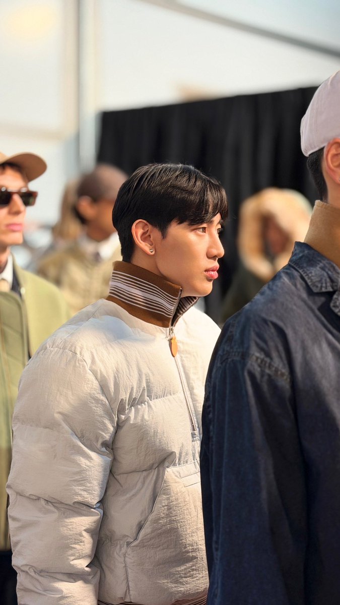 BAMBAMxBAMMIE's tweet image. 𝑳𝑶𝑼𝑰𝑺 𝑽𝑼𝑰𝑻𝑻𝑶𝑵 𝑴𝑬𝑵 𝑺𝑯𝑶𝑾 𝑭𝑨𝑳𝑳/𝑾𝑰𝑵𝑻𝑬𝑹 𝟐𝟎𝟐𝟔

#BamBam #뱀뱀
#LVMenFW26 #LouisVuitton 
#BamBamxLVMenFW26
@BamBam1A @LouisVuitton